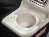 (前席/掘り込み式)ホットカップホルダー☆保温付で温活が車内でも実現♪600mlのペットボトルまで対応しておりスイッチ1つで温かい飲み物は保温を、冷たい飲み物は常温にしてくれます