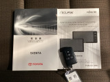 【キーレス】普段使いはもちろん、荷物が増える休日のレジャーにもうってつけ。鍵を探す手間を省き、家族みんなとの大切な時間をスムーズにスタートさせてくれます。