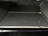 スマートフォンを置くだけで充電できます。