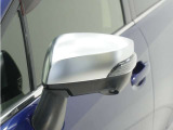 ◆ドアミラーウインカー◆ドアミラーにウインカーを装備しています。対向車に自身の進行方向を合図し安全に運転できます。