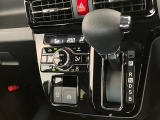 品質へのこだわり!フロアマットやシートなど車内をキレイに清掃し、ニオイや汚れなどを徹底的にクリーニングしてもらっております。室内はピカピカです☆