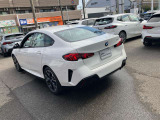 ご納車前には、BMWを熟知したメカニックによる100項目の点検・整備を行います。不具合箇所、交換時期に達している部品に関しましては、全て当社負担で交換してからのご納車となります。