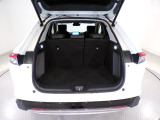 後部座席に乗車時もこれだけのラゲッジスペースを確保できます。