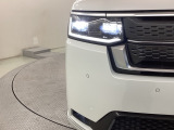 LEDヘッドライトです。蛍光灯のような明るさが特徴で広い範囲を明るく照らしてくれます。光量が大きいので暗い場所での視認性が上がります。また寿命が長く、消費電力も少ないので経済的です。