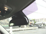 自動防眩ミラー付きですので、後続車のライトの光を眩しくならないように軽減してくれます。このミラーにETCが内蔵されています