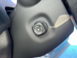 ハンドルの位置も電動で調節できます。