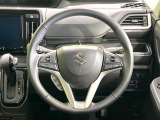 インテリアに合わせたデザインのステアリングは、運転される方のことも考え、運転しやすい形状、大きさです。是非一度、実際に触ってお確かめください。