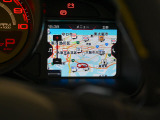 アップルカープレイを装着。お手持ちのスマートフォンを繋ぎ、使い慣れたナビや音楽アプリを車載モニターで直感的に操作いただけます。