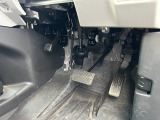 ホンダセンシング装着車となっております。衝突軽減ブレーキ、誤発進抑制機能、歩行者事故低減ステアリング、路外逸脱抑制機能、アダプティブクルーズコントロール、車線維持支援システム他、安全運転を幅広く支援。