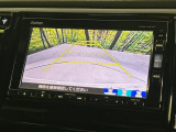 【バックカメラ】駐車時に後方がリアルタイム映像で確認できます。大型商業施設や立体駐車場での駐車時や、夜間のバック時に大活躍!運転スキルに関わらず、今や必須となった装備のひとつです!
