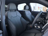 ●高品質で丈夫なフルレザーシート付き車でございます。室内より高級に演出しております。さらに運転席・助手席シートヒーター付きですので寒い冬でも大変心地良く運転をしていただけます。