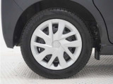 ◆純正ホイール装着車◆シンプルなデザインのホイールキャップ付きです。
