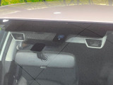 【アイサイトVer2】前方の車両等を検知し、衝突しそうな時は警報で注意を促し、ブレーキを踏む力をサポート。ブレーキを踏めなかった場合は衝突被害軽減ブレーキが作動、衝突回避をサポートします。