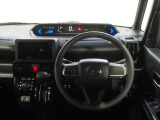 運転席まわり。スイッチやレバー等が使いやすく配置されています。