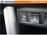ポータブルオーディオなどの機器を接続して、車両のスピーカーで聞くことができます。