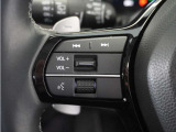 ◆ハンドルに【オーディオリモコンスイッチ】が装備されてます。視点をそらすことなく、ボリューム調整・オーディオソース切替・選曲が出来ます。安全運転しながら操作が可能になりました。