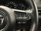 上質さを感じる本革巻きステアリングです。オーディオコントロール/クルーズコントロール等のスイッチが装備されています。お手元で簡単に操作できます☆