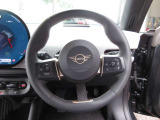 専門教育を受けた営業スタッフがお車選びからご購入後のケアまで丁寧にサポート。ご希望条件にぴったりの一台をご提案します。