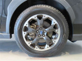 純正のアルミホイール装着車です。タイヤサイズは225/60R17です。
