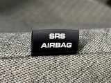車両側方からの衝撃を緩和するSRSサイドエアバッグ(運転席/助手席)に加えて,SRSカーテンシールドエアバックも標準装備