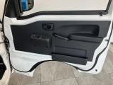 延長保証につきましてはお求めいただく車両によって保証料が異なりますので、当店スタッフまでお気軽にお問い合わせくださいませ。