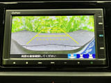 駐車や後退時の安全をサポートするバックカメラ。死角を減らし、スムーズな後退をアシストします。初心者の方にも安心です。