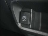 スマートフォンの充電等にも便利な電源ソケット!使いやすい場所に装備されています。