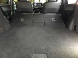 後部のシートを倒すとこんなに広々空間が!大きなお荷物を乗せる時でも心配ありません!
