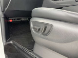 パワーシート搭載。微妙な調整が手軽にでき、ピッタリのポジションで運転することが可能です。