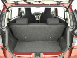 リヤシートを前倒しすれば、ラゲージスペースが広がり大きな荷物も積み込む事が出来ます!