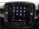 Google搭載のボルボなら、車内にいながら多彩なデジタルライフをお楽しみいただけます。Google Playから必要なアプリをダウンロードして、有意義な移動時間を楽しみましょう。