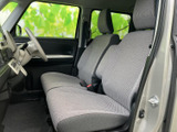 運転席からの視界は広く、運転操作もスムーズに行えます。日常の相棒として頼りになる一台です。
