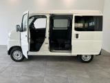 お客様にぴったりなおクルマをお選びいただけますように様々な展示車をご用意致しております!ダイハツの軽自動車だけではなく、他メーカー車やコンパクトカー・ミニバンなども数多く取り揃えております!