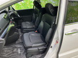 運転席周りは、機能性とデザイン性を両立。ドライバーの利便性を追求した設計となっています。