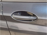 BMWのドアを閉めた時の重厚感は所有者様の満足度を高めてくれます。