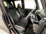 運転席にはシートヒーター付で寒い季節にありがたい装備です!前席はベンチシート!運転席助手席間の移動ができます!