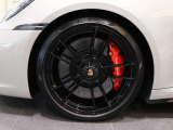F:245/35ZR/20、R305/30ZR21