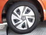 ホイールは車のデザインにマッチした専用タイプです。