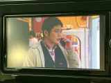 停車時にテレビ視聴が可能。待ち時間や休憩時間などを活用して、お子様連れのご家族でも快適にお過ごしいただけます。