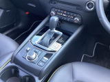 アクセルペダルを踏み込む量や速さに応じて変速パターンをし、人馬一体の運転感覚を発揮してくれる6速オートマ!