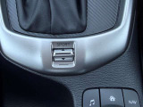 シフトレバー手前のスイッチを「SPORT」モードにすると、出力特性や変速タイミングの制御、変速スピードが変わり、アクセル操作に対して力強い加速を発揮しスポーティな走りを楽しめます。
