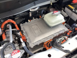 ボンネット内は電気自動車を走行させるためのパワートレインがあります。もちろんきれいにクリーニング済です
