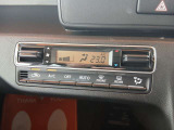 車内快適な温度が保てるフルオートエアコン付きで温度調節も手軽に☆