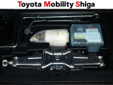 もしもの時に便利なタイヤパンク修理キット装着車です。