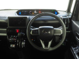 運転席まわり。スイッチやレバー等が使いやすく配置されています。