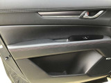 助手席のパワーウィンドウスイッチとトリムデザインです。