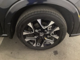 足元が引き立つアルミホイールです。車全体のイメージがアップします。
