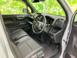 上質な素材を使用したドアトリムが、車内空間をより快適な空間へと演出しています。細部にまでこだわった高級感漂う仕上がり。