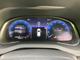 必要な情報を一目で確認できる、視認性の高いメーターデザイン。運転中の情報把握をスムーズにし、安全運転をサポートします。