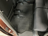 しっかりと汚れ、砂ぼこりを落とし足元まで清潔な車内空間を作り上げております♪